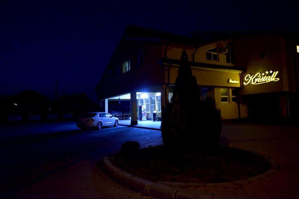 Pensiunea Kristall Tecuci Εξωτερικό φωτογραφία